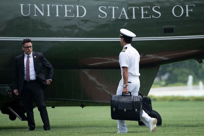 要一个总统「同款」手提箱只需6万8PG麻将胡了2模拟器每个CEO都需(图9)